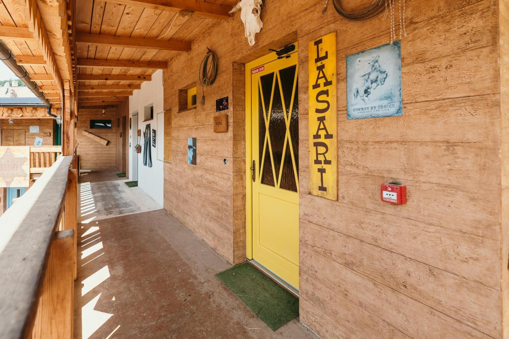 Ranch 13 - Western A Kone Nemšová Стая снимка