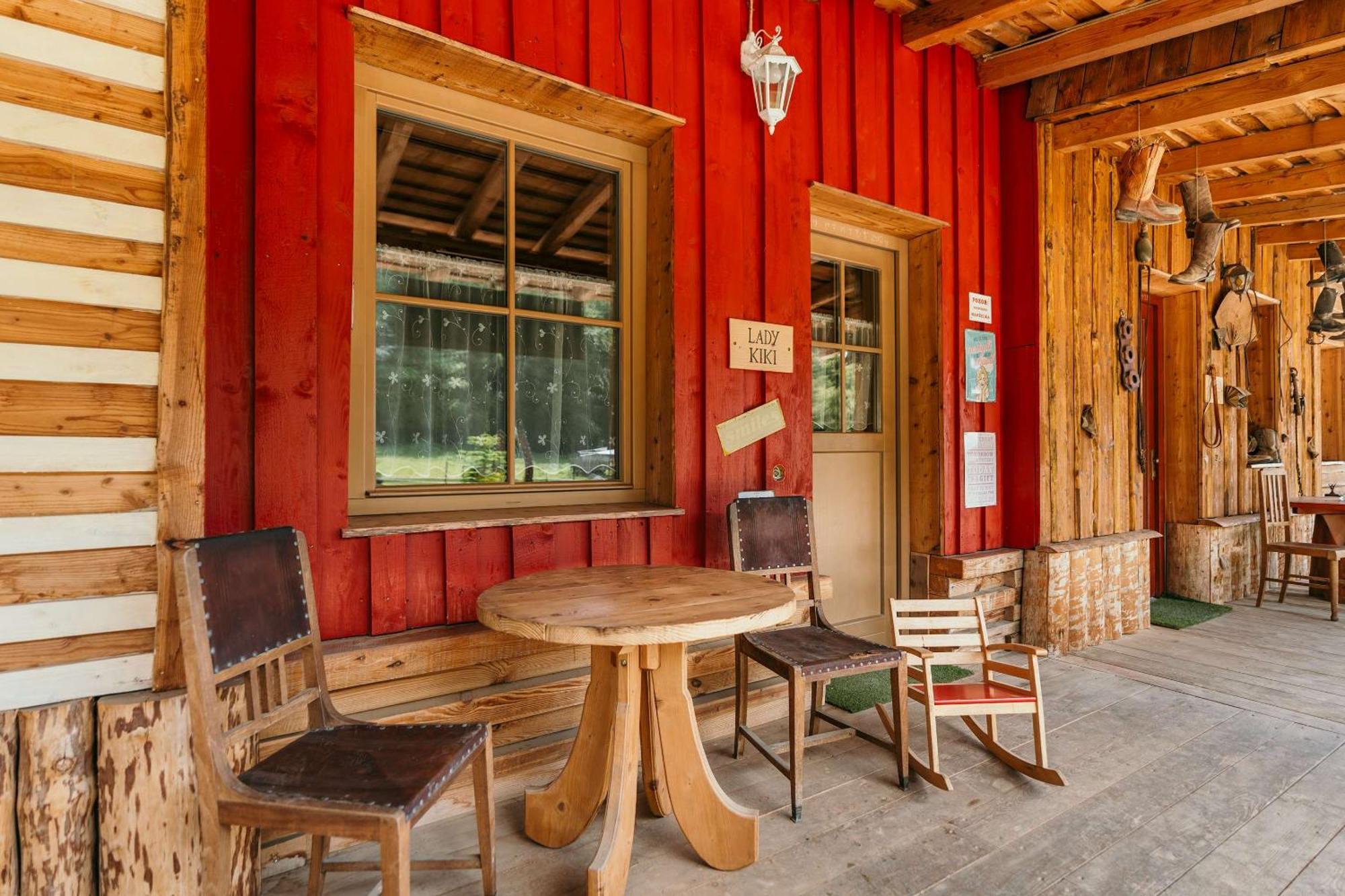 Ranch 13 - Western A Kone Nemšová Стая снимка